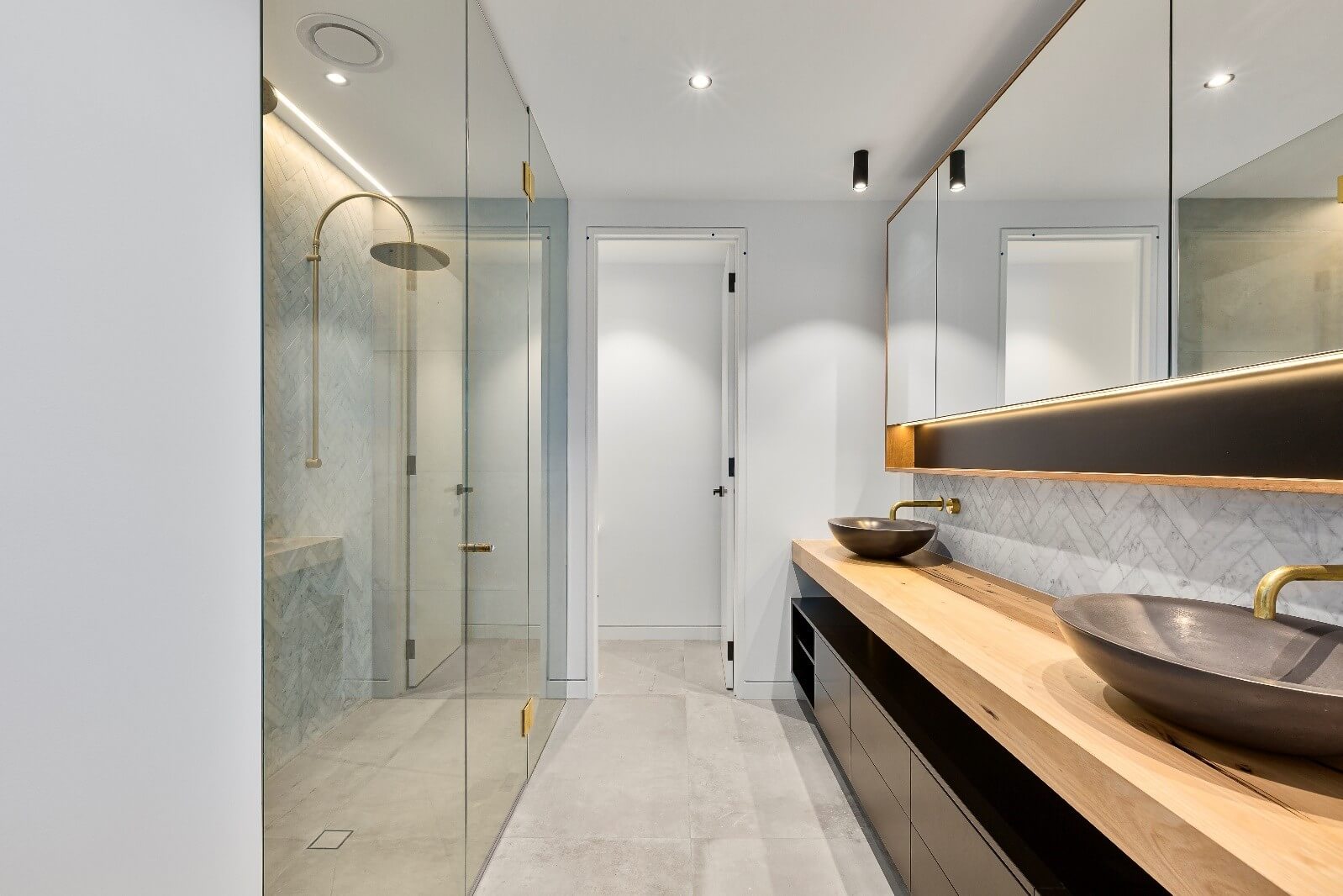 Shui Painting Gallery -  Walkin Glass Shower Room with Walkin Sinks and Mirror