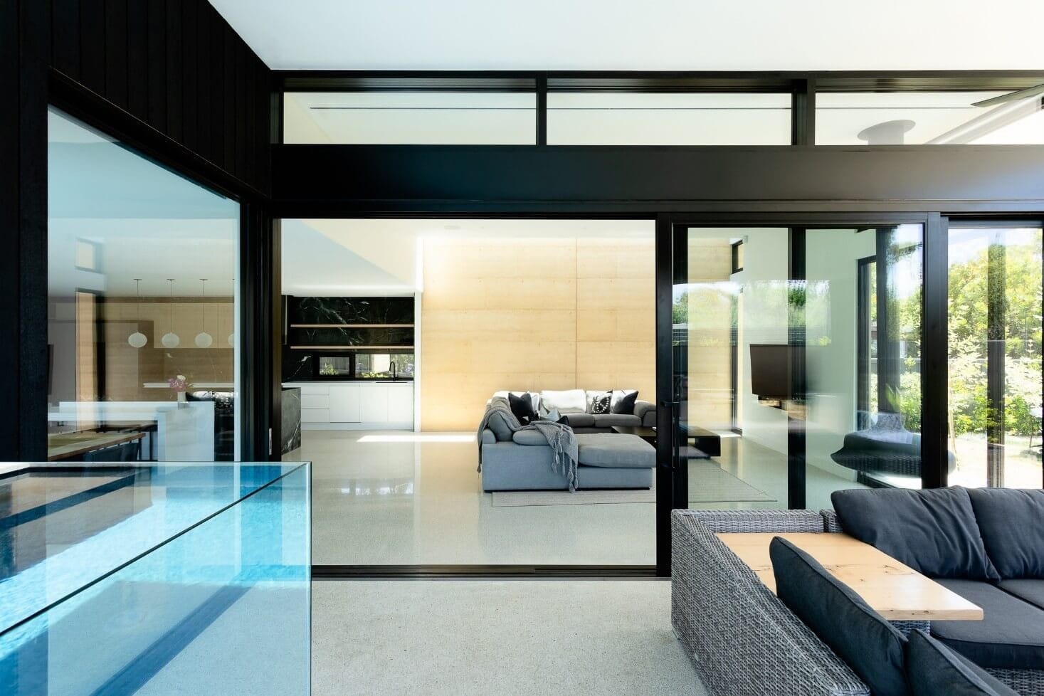 Shui Painting Gallery -  Spacious Living Room with Black Motiff Painting